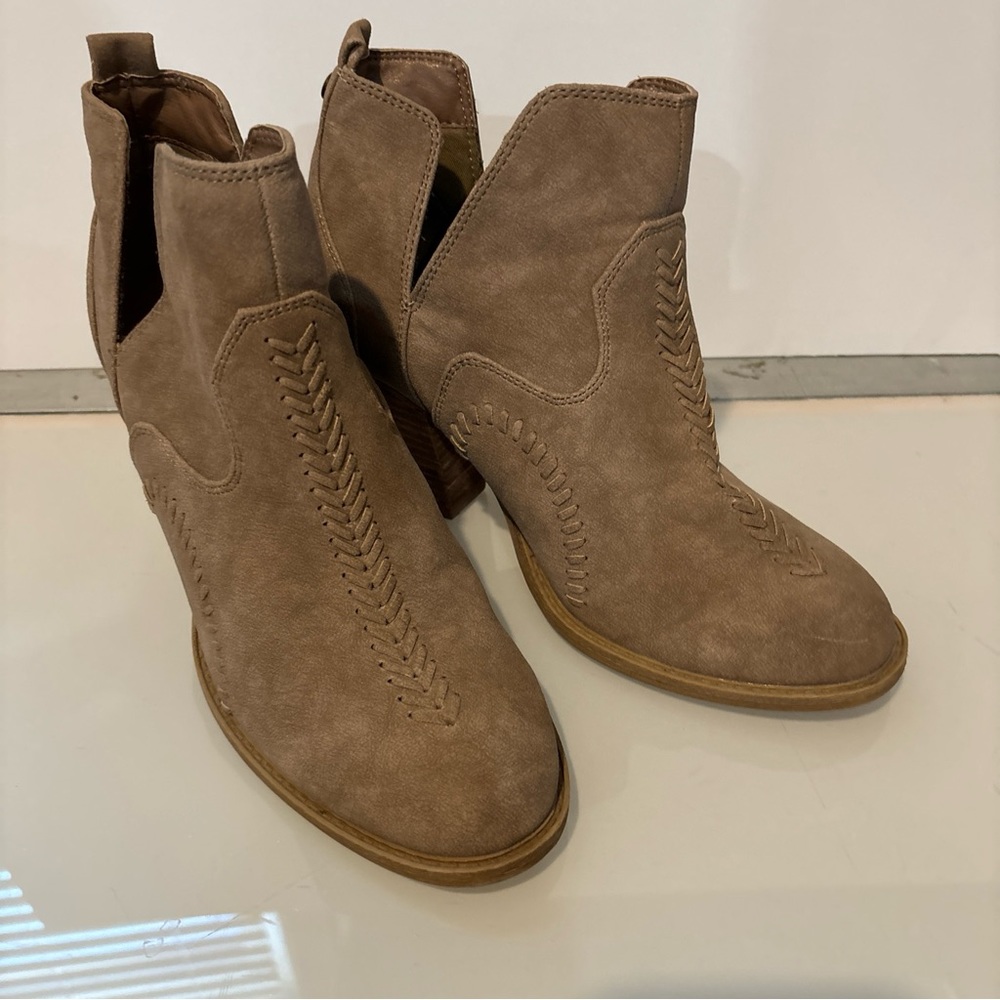 Suede slip on booty, higher heel, tanning color, size 7 1/2 medium - Picture 3 of 6